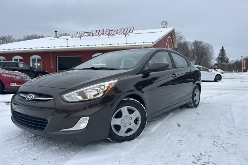 Hyundai Accent 2016 SE, toit ouvrant $ 9443